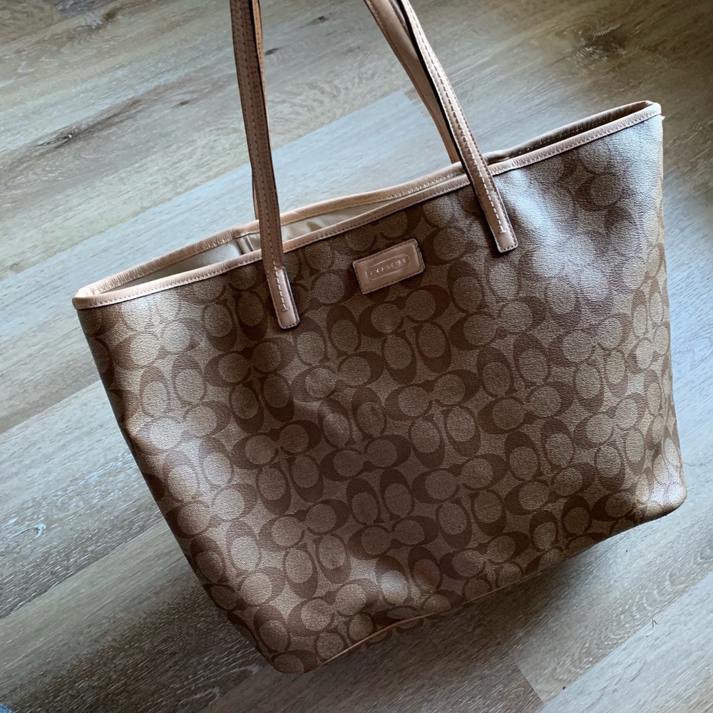 Coach Large Signature Taxi Tote